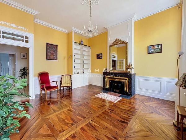 T3 DE CHARME – 83M² AVEC ASCENSEUR – SECTEUR AINAY / CARNOT - EMPLACEMENT EXCEPTIONNEL