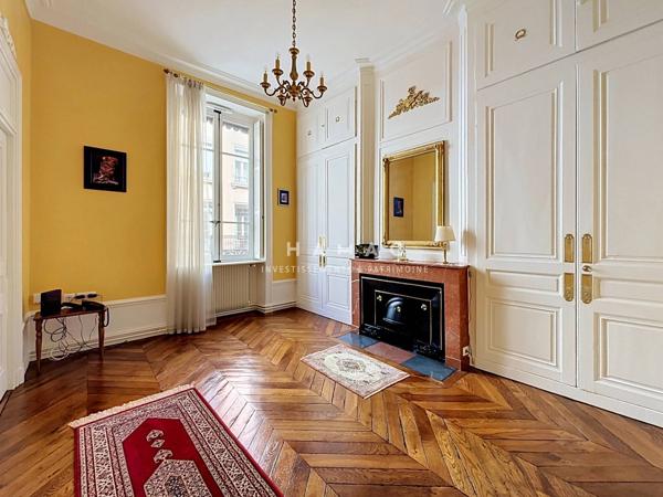 T3 DE CHARME – 83M² AVEC ASCENSEUR – SECTEUR AINAY / CARNOT - EMPLACEMENT EXCEPTIONNEL