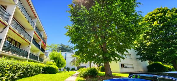 Appartement F5 traversant de 100 m2 utiles + CAVE + PARKING + 2 BALCONS au 3 ème et dernier étage