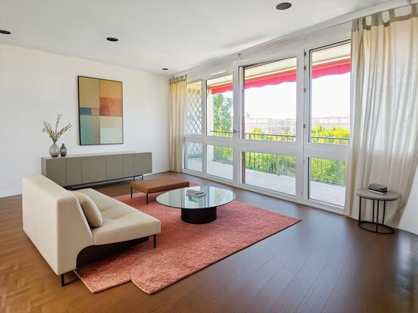 Appartement F5 traversant de 100 m2 utiles + CAVE + PARKING + 2 BALCONS au 3 ème et dernier étage