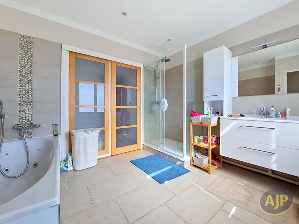 Maison à vendre La Roche Sur Yon - 4 pièces, 96m² avec 3 chambre(s) à 233 200€ - AJP Immobilier La Roche-sur-Yon