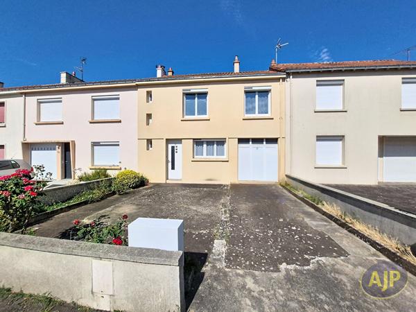 Maison à vendre La Roche Sur Yon - 4 pièces, 96m² avec 3 chambre(s) à 233 200€ - AJP Immobilier La Roche-sur-Yon