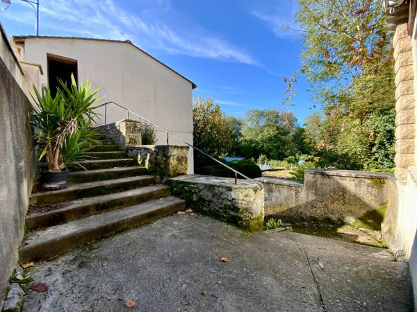 Maison dans Jonzac avec garage et jardin