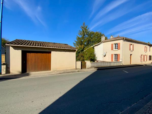 Maison dans Jonzac avec garage et jardin