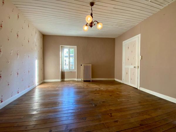 Maison dans Jonzac avec garage et jardin