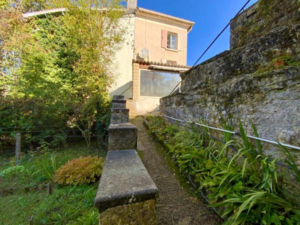 Maison dans Jonzac avec garage et jardin