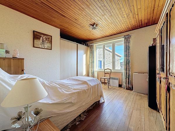 La Chapelle-Agnon (63590) Viager occupé par Monsieur 75 ans et Madame 73 ans - Jolie maison rénovée avec jardin et garage