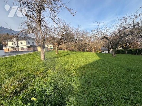 EXCLUSIVITE : ALBERTVILLE - TERRAIN 688 M² - VIABILISE - CALME