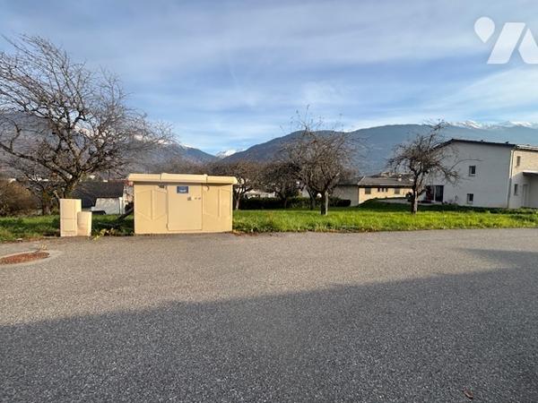 EXCLUSIVITE : ALBERTVILLE - TERRAIN 688 M² - VIABILISE - CALME