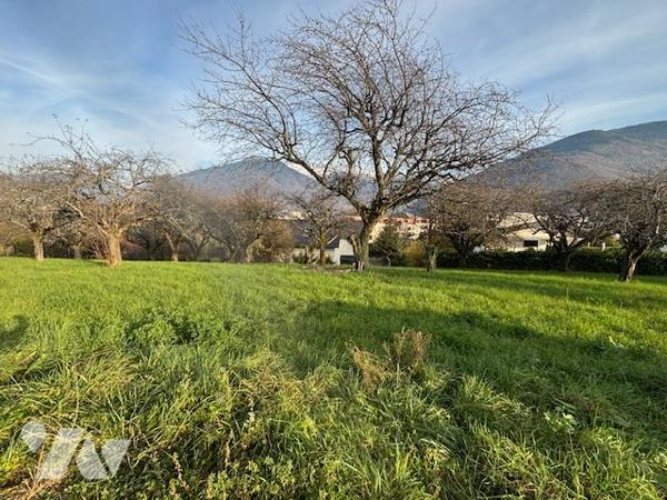 EXCLUSIVITE : ALBERTVILLE - TERRAIN 688 M² - VIABILISE - CALME