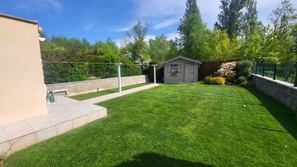 Traditionnelle au calme - 3 chambres - garage - jardin vue dégagée - 98 m²