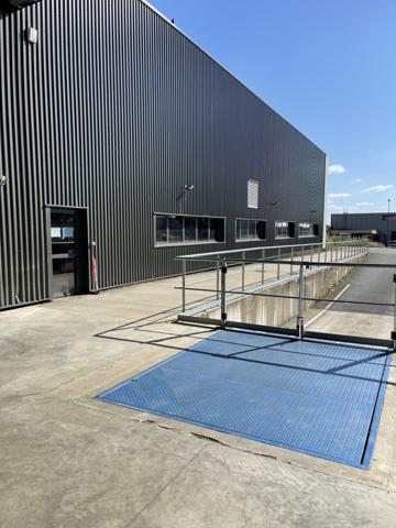 Le Mans (72000) SOMPTUEUX BATIMENT INDUSTRIEL QUAIS NIVELEURS SOUS AVENT DE DECHARGEMENT