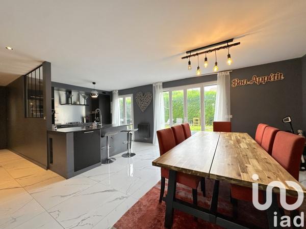 Maison 5 pièces de 140 m² à La Chapelle-en-Serval (60520)