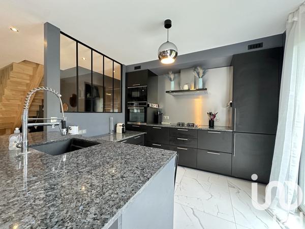 Maison 5 pièces de 140 m² à La Chapelle-en-Serval (60520)