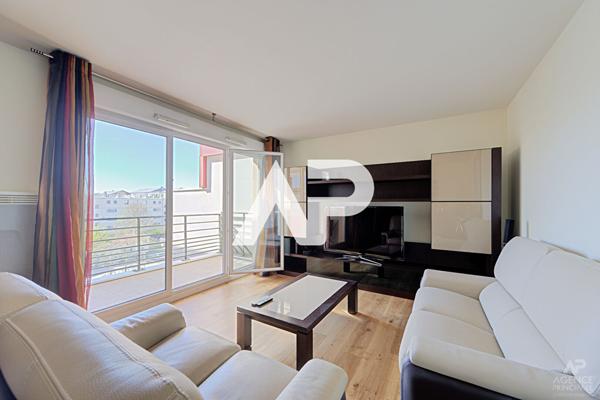 Appartement Rueil Malmaison 2 pièce(s) 59.82 m² 365 000 € ** - Référence 19760