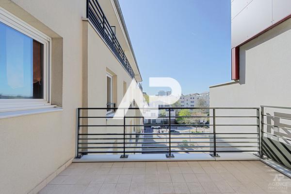 Appartement Rueil Malmaison 2 pièce(s) 59.82 m² 365 000 € ** - Référence 19760