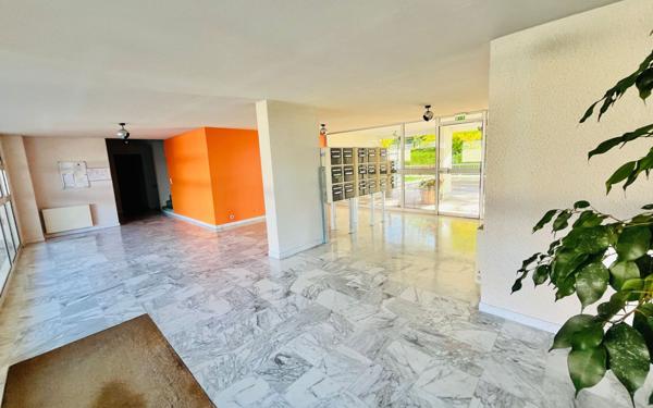 Appartement à vendre    1 pièce •  Royan