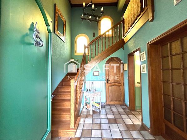 Belle traditionnelle sur sous sol avec vue panoramique