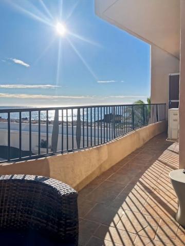 À vendre 2 Pieces vue Mer panoramique Port  la galère