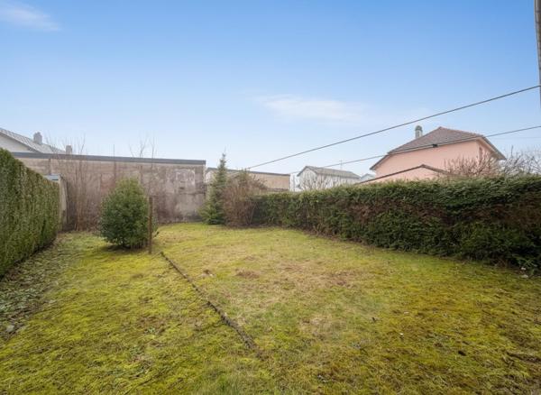 Cantebonne – Maison mitoyenne d’un côté avec jardin