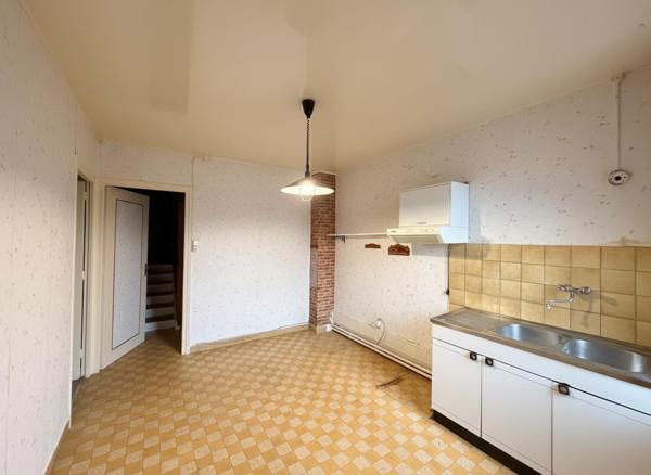 Cantebonne – Maison mitoyenne d’un côté avec jardin