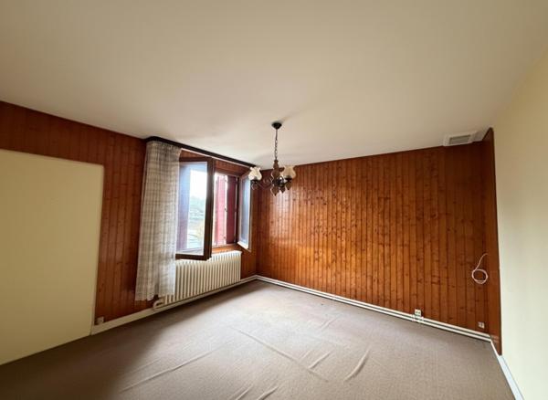 Cantebonne – Maison mitoyenne d’un côté avec jardin