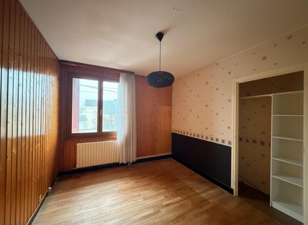 Cantebonne – Maison mitoyenne d’un côté avec jardin