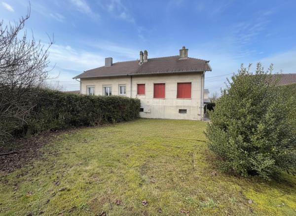 Cantebonne – Maison mitoyenne d’un côté avec jardin