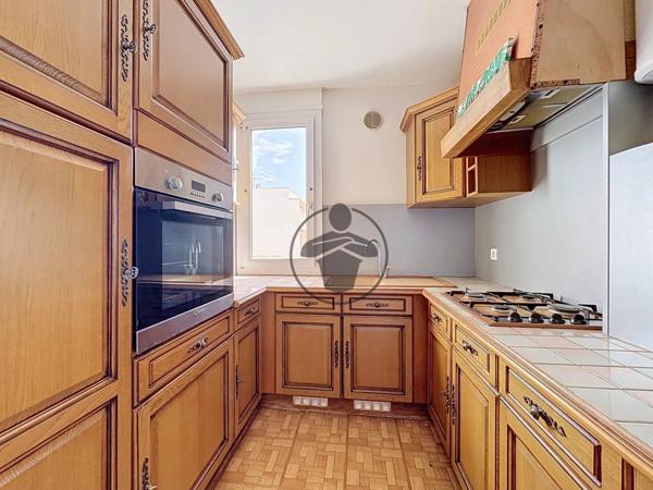 Location                                                      Appartement
                        
                     3 pièces                      55 m2                     à Saint-Quentin