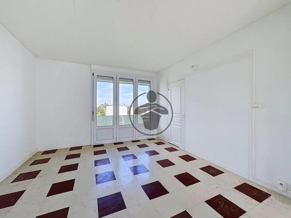 Location                                                      Appartement
                        
                     3 pièces                      55 m2                     à Saint-Quentin