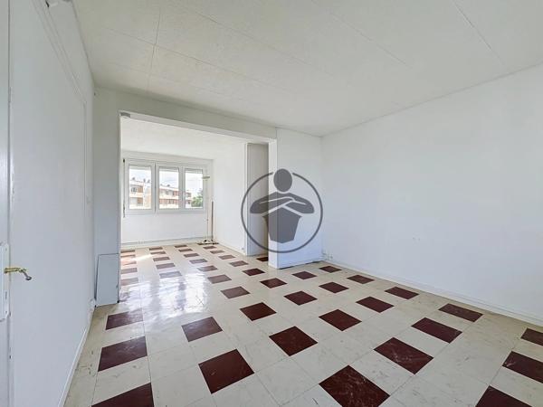 Location                                                      Appartement
                        
                     3 pièces                      55 m2                     à Saint-Quentin