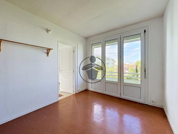 Location                                                      Appartement
                        
                     3 pièces                      55 m2                     à Saint-Quentin