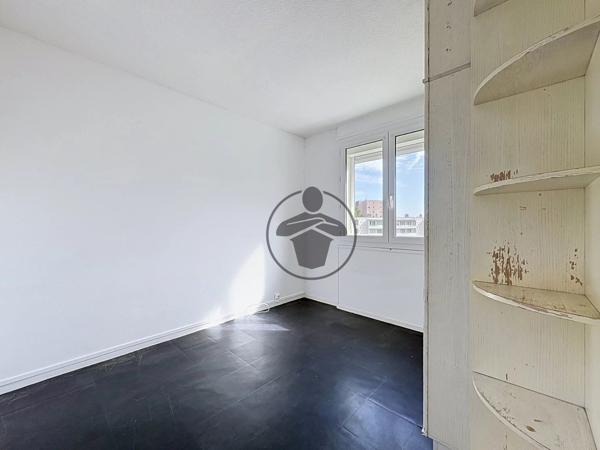 Location                                                      Appartement
                        
                     3 pièces                      55 m2                     à Saint-Quentin