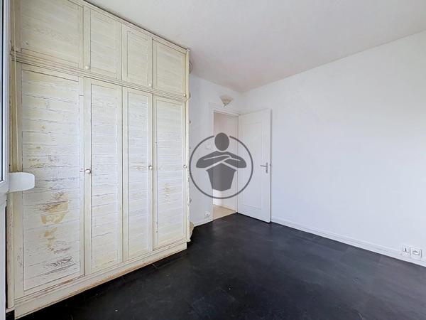 Location                                                      Appartement
                        
                     3 pièces                      55 m2                     à Saint-Quentin