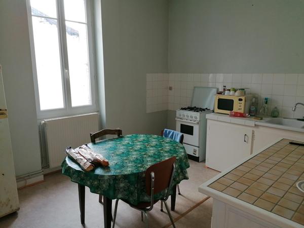 A proximité des commerces, en coeur de village