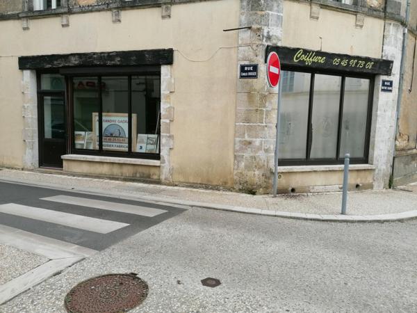 A proximité des commerces, en coeur de village