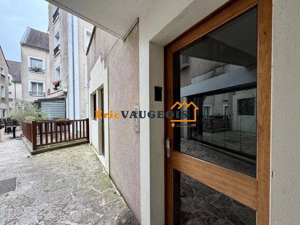 Vente                                                      Appartement
                        
                     2 pièces                      54 m2                     à Coulommiers