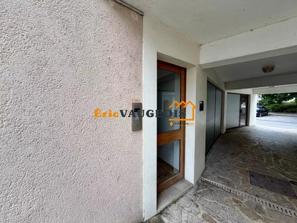 Vente                                                      Appartement
                        
                     2 pièces                      54 m2                     à Coulommiers