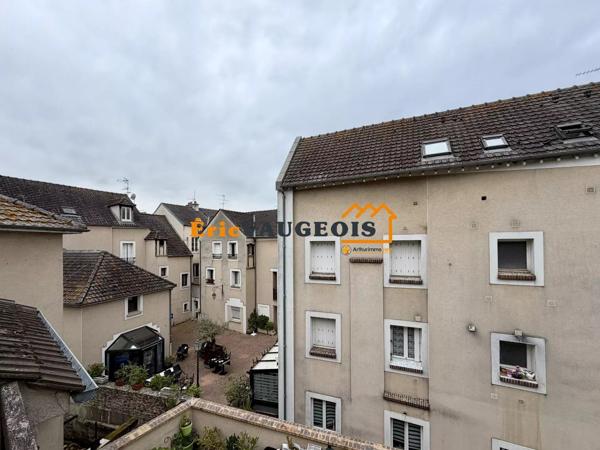 Vente                                                      Appartement
                        
                     2 pièces                      54 m2                     à Coulommiers