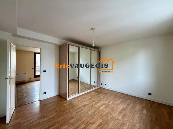 Vente                                                      Appartement
                        
                     2 pièces                      54 m2                     à Coulommiers