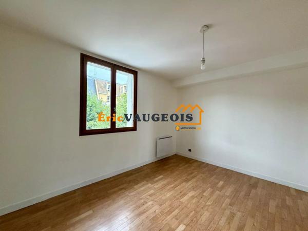 Vente                                                      Appartement
                        
                     2 pièces                      54 m2                     à Coulommiers