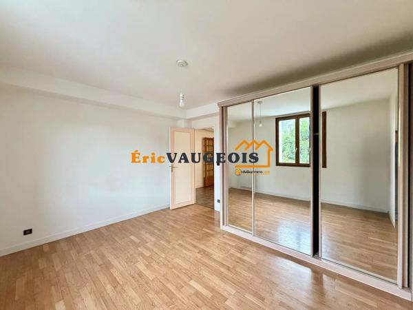 Vente                                                      Appartement
                        
                     2 pièces                      54 m2                     à Coulommiers