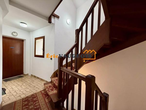 Vente                                                      Appartement
                        
                     2 pièces                      54 m2                     à Coulommiers
