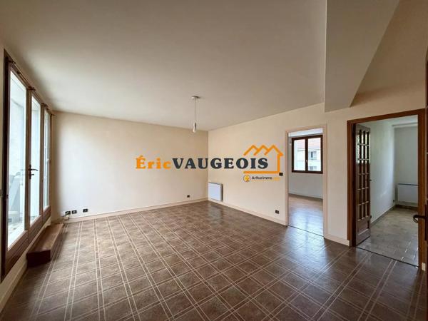 Vente                                                      Appartement
                        
                     2 pièces                      54 m2                     à Coulommiers