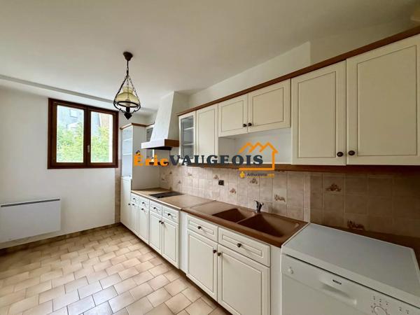 Vente                                                      Appartement
                        
                     2 pièces                      54 m2                     à Coulommiers