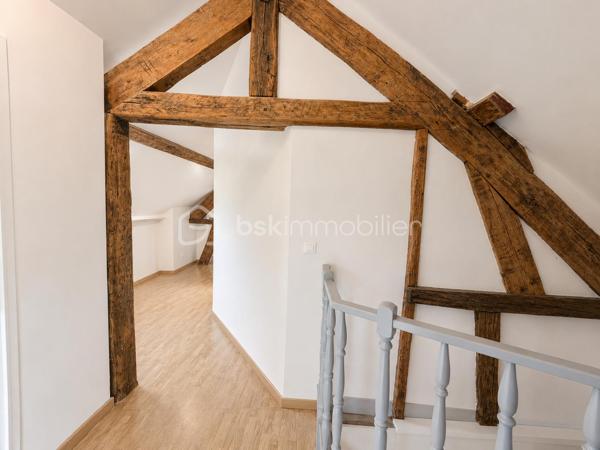 BUSSY-SAINT-GEORGES – LE CHARME DE LA BRIARDE À DEUX PAS DU CENTRE-VILLE !!

Située dans le secteur recherché du Vieux Bussy, à seulement 15 minutes à pied du centre-ville et du RER A, cette magnifique maison briarde entièrement rénovée avec goût saura vous séduire par son authenticité, ses volumes généreux et son environnement privilégié.

Développant environ 136 m² habitables (155 m² utiles), elle offre un cadre de vie chaleureux et convivial, idéal pour une famille en quête de confort et de tranquillité.

Au rez-de-chaussée, vous découvrirez une belle entrée desservant une superbe pièce de vie de près de 48 m², baignée de lumière et agrémentée d'une cheminée, parfaite pour partager de chaleureux moments en famille ou entre amis. Une cuisine indépendante entièrement aménagée et équipée complète cet espace de vie. 
Un bureau, une salle d'eau, une buanderie, des toilettes indépendantes ainsi que de nombreux rangements viennent parfaire ce niveau.

À l'étage, un dégagement dessert trois belles chambres, un dressing ainsi qu'une salle de bains offrant tout le confort nécessaire au quotidien.

À l'extérieur, vous profiterez d'un magnifique terrain clos de 380 m², exposé Ouest, sans vis-à-vis, idéal pour profiter pleinement des beaux jours en toute intimité. Un atelier ainsi qu'un abri bois complètent les prestations de cette maison pleine de charme.

Les atouts : 
✔ Secteur très recherché du Vieux Bussy
✔ À 15 minutes à pied du RER A et du centre-ville
✔ Maison briarde rénovée avec goût
✔ Pièce de vie de 48 m² avec cheminée
✔ Cuisine Schmidt 
✔ Bureau et nombreux rangements
✔ 3 chambres et dressing
✔ Terrain clos exposé Ouest 
✔ Atelier et cave
✔ Fenêtres aluminium et volets roulants électriques

Une maison coup de cœur, alliant le cachet de l'ancien et le confort moderne, à découvrir sans tarder !