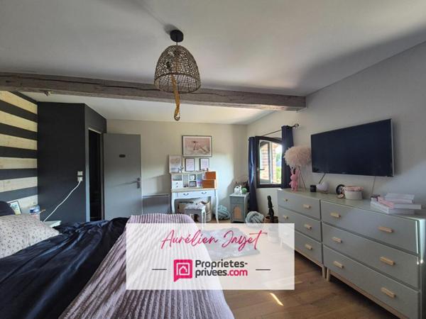 Maison en briques et silex