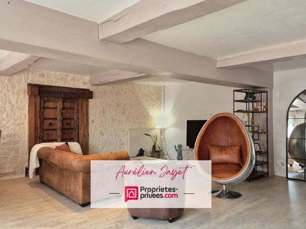 Maison en briques et silex