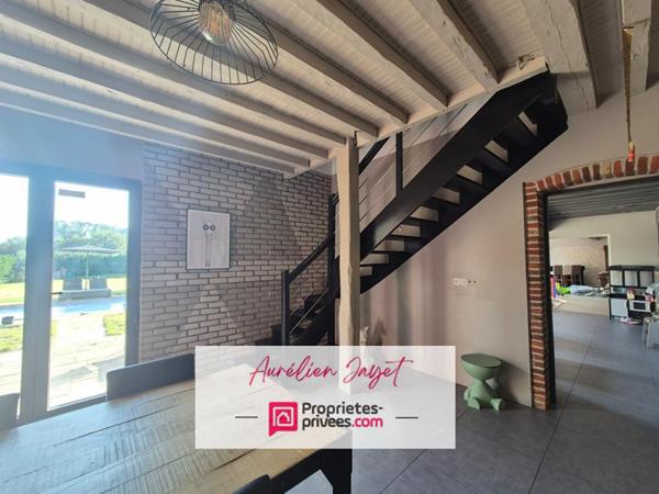 Maison en briques et silex