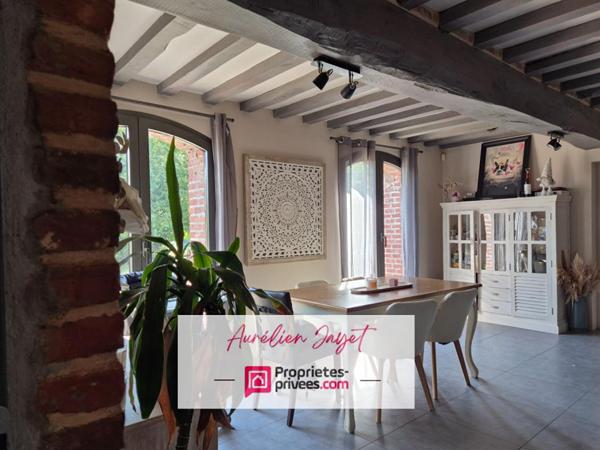 Maison en briques et silex